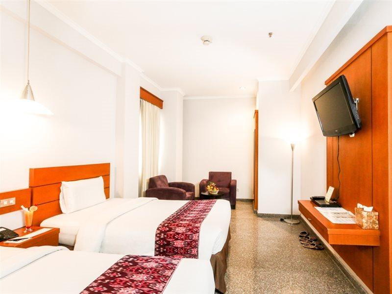 Sahira Butik Hotel Богор Екстериор снимка